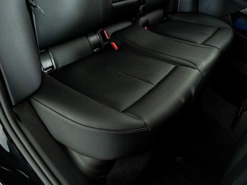 Used 2026 BMW M5 w/ Executive Package image 32