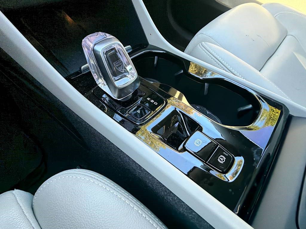 Used 2024 Volvo XC40 B5 Plus w/ Protection Package Premier AWD/4WD image 27