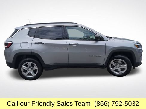 Used 2024 Jeep Compass Latitude AWD/4WD image 7