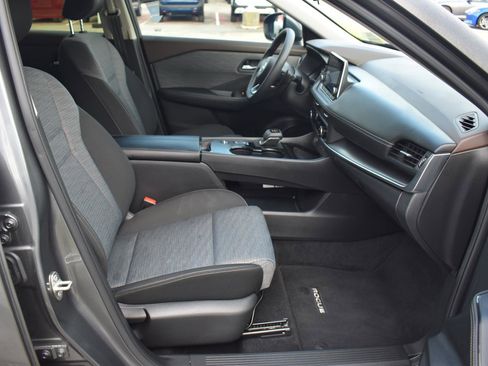 Used 2023 Nissan Rogue SV image 60