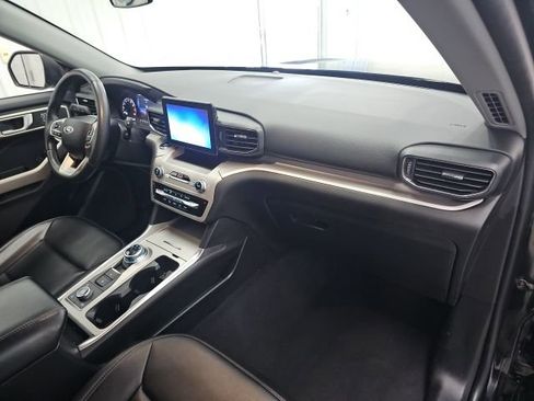 Used 2023 Ford Explorer XLT w/ Equipment Group 202A AWD/4WD image 10