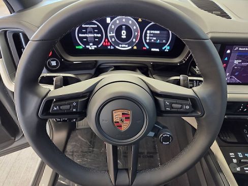 Certified 2026 Porsche Cayenne AWD/4WD image 17