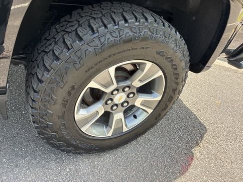 Used 2017 Chevrolet Colorado Z71 image 12