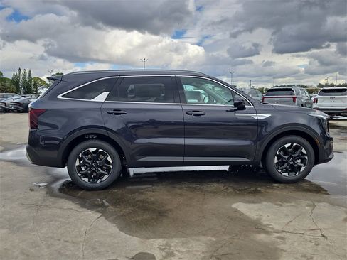 New 2026 Kia Sorento S image 9