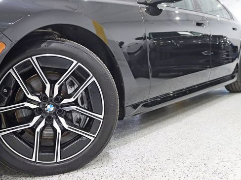 Used 2025 BMW 740i xDrive AWD/4WD image 4