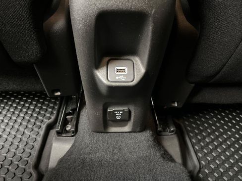 Used 2020 Jeep Renegade Latitude w/ Cold Weather Group FWD image 11
