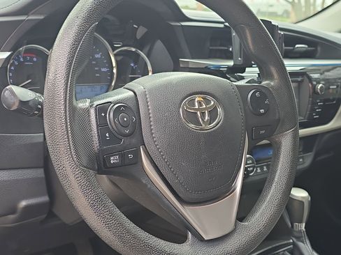 Used 2014 Toyota Corolla LE image 12