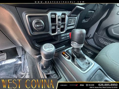 Used 2023 Jeep Wrangler Unlimited AWD/4WD image 25
