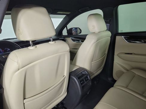Used 2018 Cadillac XT5 FWD image 12