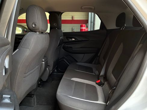 Used 2025 Chevrolet TrailBlazer LT w/ Driver Confidence Package AWD/4WD image 11