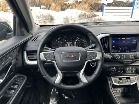 Used 2024 GMC Terrain SLT image 11