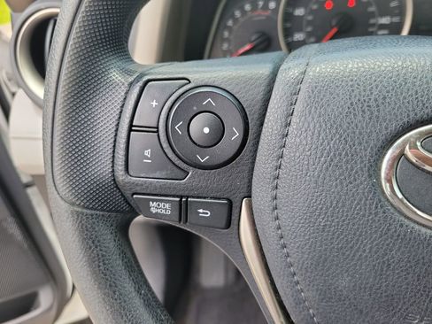 Used 2013 Toyota RAV4 LE FWD image 25