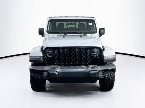Used 2022 Jeep Gladiator Willys AWD/4WD image 2