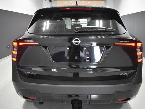 New 2025 Nissan Kicks SV w/ SV Premium Package image 9