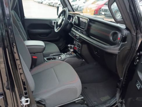 Used 2025 Jeep Wrangler Unlimited Rubicon image 8