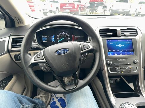 Used 2020 Ford Fusion SE image 13