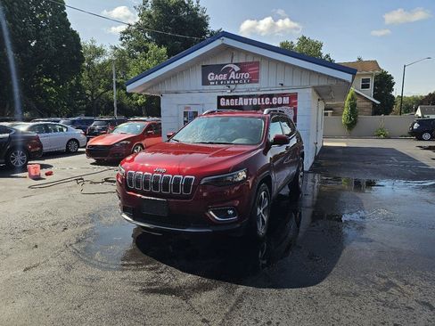 Used 2019 Jeep Cherokee Limited w/ Luxury Group AWD/4WD image 4
