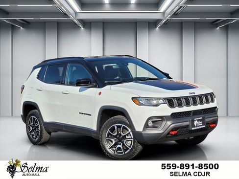 Used 2024 Jeep Compass Trailhawk AWD/4WD image 1