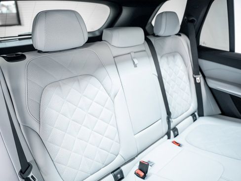 Used 2025 BMW X5 M60i w/ Climate Comfort Package image 38