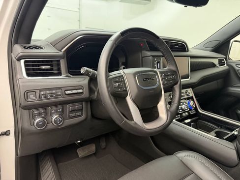 Used 2024 GMC Yukon XL Denali w/ Advanced Technology Package AWD/4WD image 4