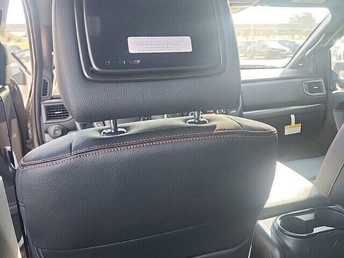 New 2023 Nissan Titan PRO-4X w/ Pro-4x Convenience Package image 8