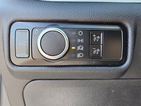 Used 2023 Ford Explorer XLT image 28