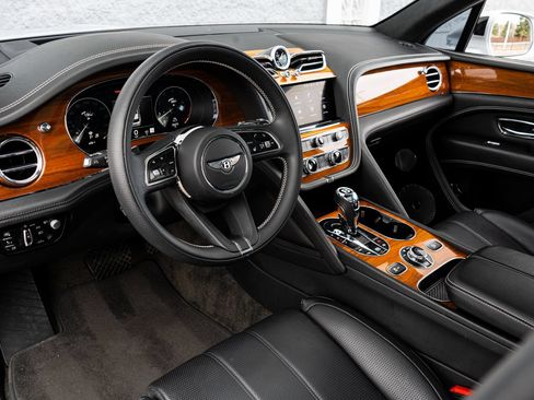 Certified 2023 Bentley Bentayga AWD/4WD image 30