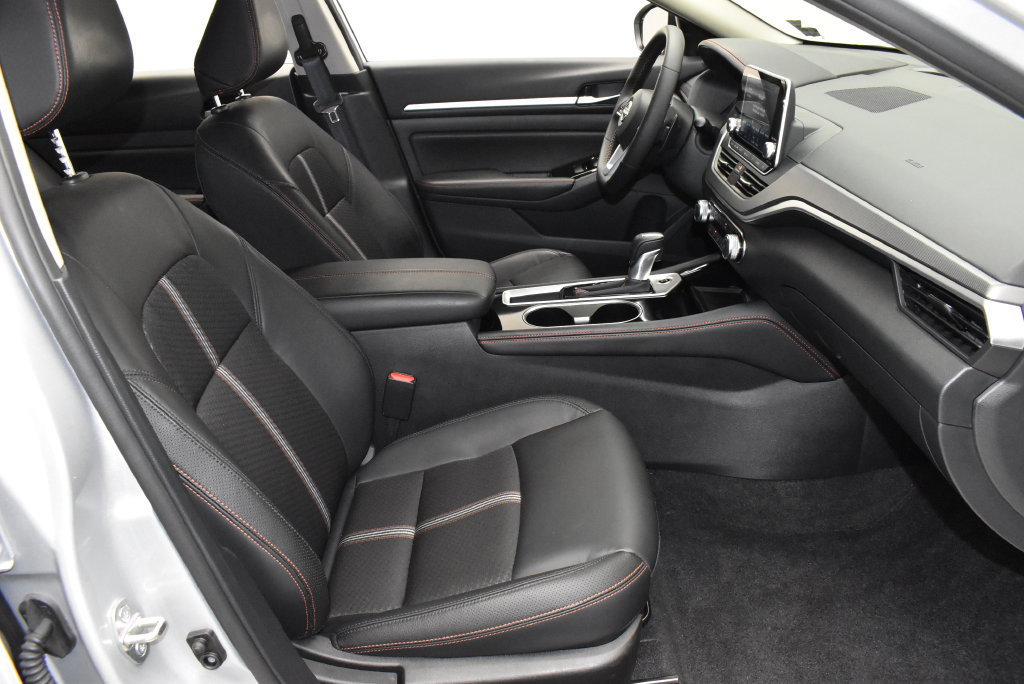 Used 2025 Nissan Altima 2.5 SR FWD image 25