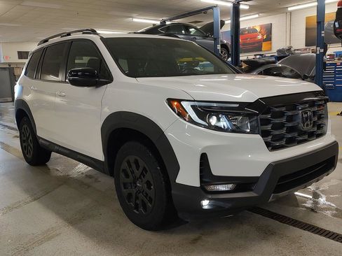 Used 2023 Honda Passport TrailSport image 4