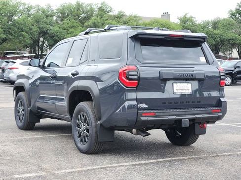 New 2026 Toyota 4Runner SR5 AWD/4WD image 3