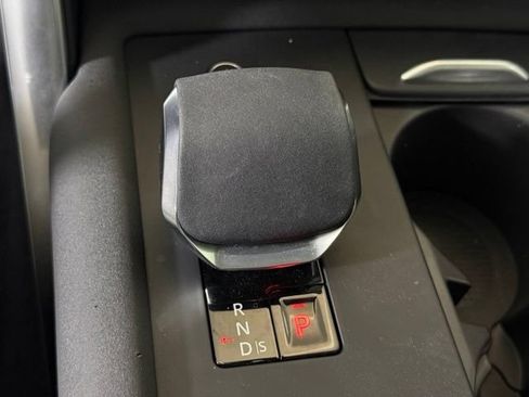 Used 2025 Land Rover Discovery Dynamic SE AWD/4WD image 38