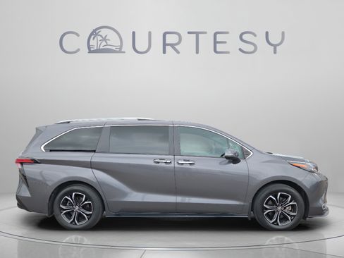 Certified 2025 Toyota Sienna Platinum AWD/4WD image 6