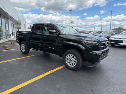 Used 2025 Toyota Tacoma SR5 AWD/4WD image 7