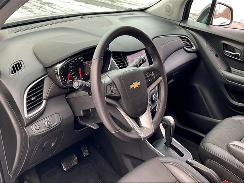 Used 2022 Chevrolet Trax LT w/ LT Convenience Package AWD/4WD image 7