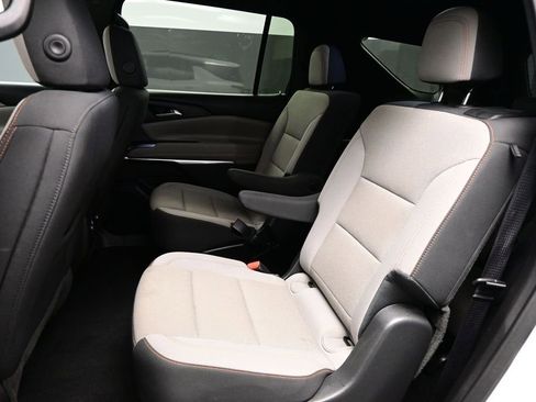 Used 2025 Chevrolet Traverse LT AWD/4WD image 24