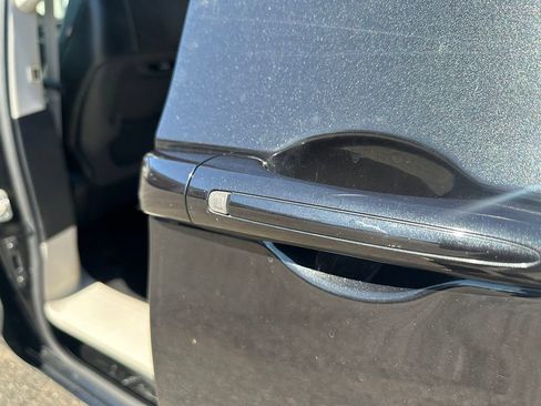 Used 2023 Chrysler Pacifica Touring-L FWD image 38