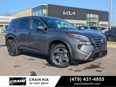 Used 2024 Nissan Rogue SV image 1