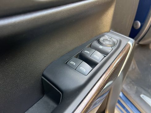 Used 2022 Chevrolet Silverado 1500 LT image 11