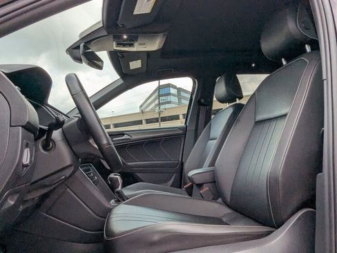 Used 2022 Volkswagen Tiguan SE R-Line image 10