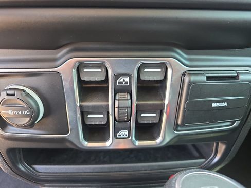 Used 2021 Jeep Gladiator Sport AWD/4WD image 29