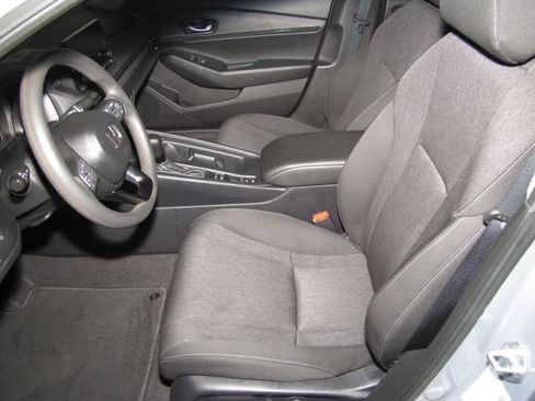Certified 2025 Honda Accord SE image 9
