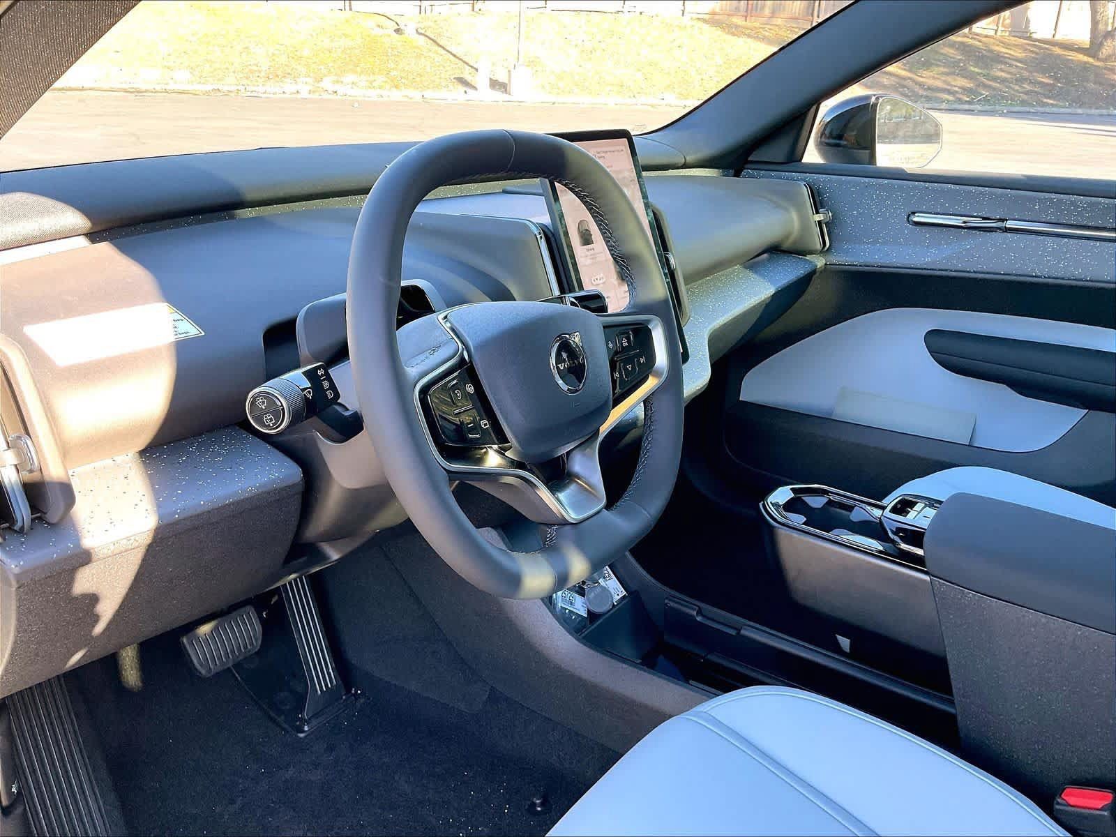 New 2025 Volvo EX30 Ultra w/ Protection Package Premier AWD/4WD image 8