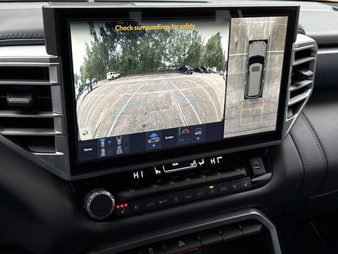 Used 2025 Toyota Sequoia Platinum image 31