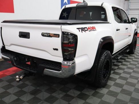 Used 2019 Toyota Tacoma TRD Off-Road AWD/4WD image 17