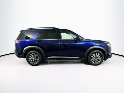 Used 2025 Nissan Pathfinder SV AWD/4WD image 10