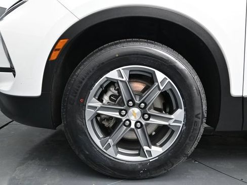 Used 2025 Chevrolet Blazer LT FWD image 16