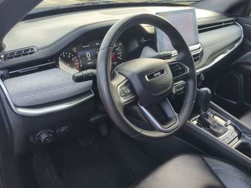 Used 2024 Jeep Compass Latitude image 12