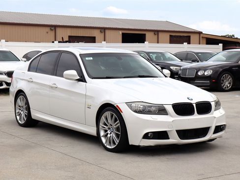 Used 2011 BMW 335i xDrive Sedan AWD/4WD image 9