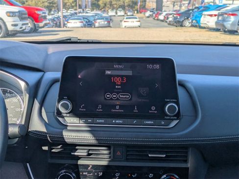 Used 2023 Nissan Rogue S image 17