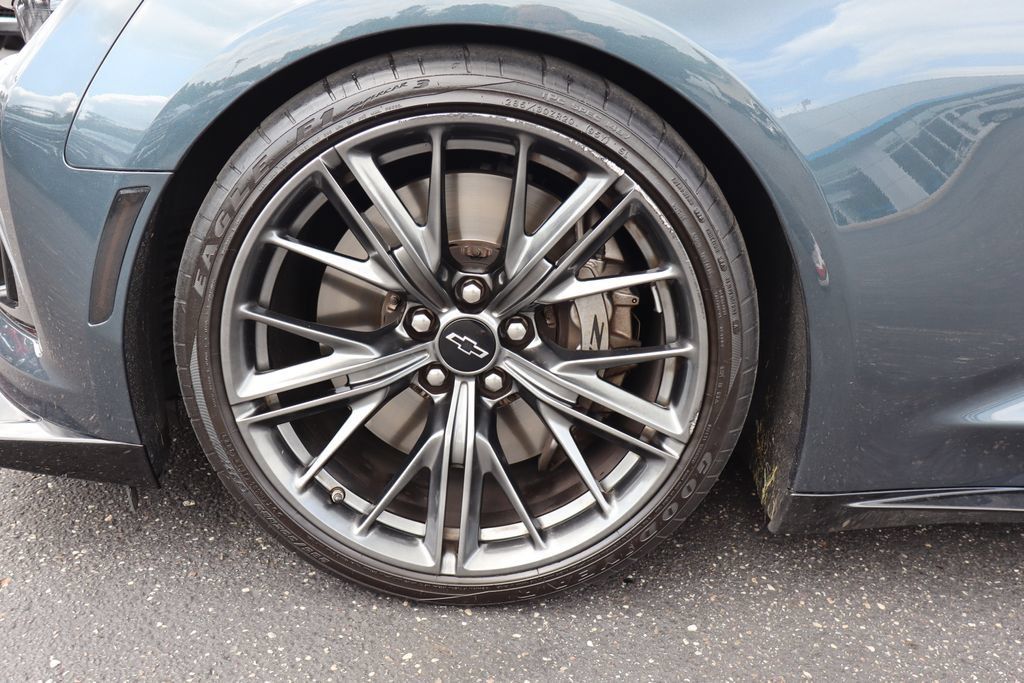 Used 2022 Chevrolet Camaro ZL1 RWD image 32